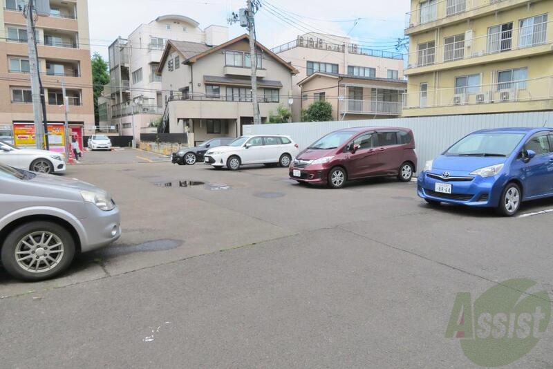 【仙台市青葉区上杉のマンションの駐車場】