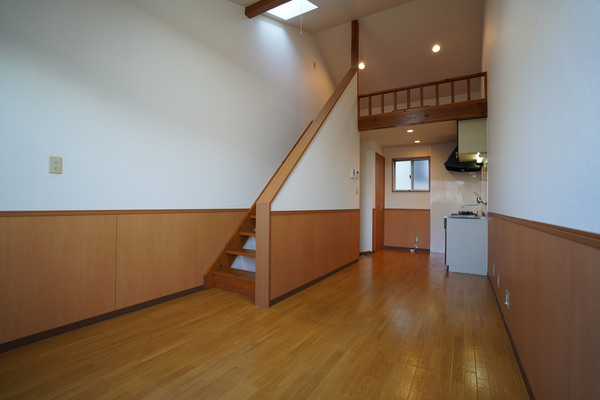 居室・リビング　同じ建物の別なお部屋