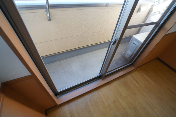 バルコニー　同じ建物の別なお部屋