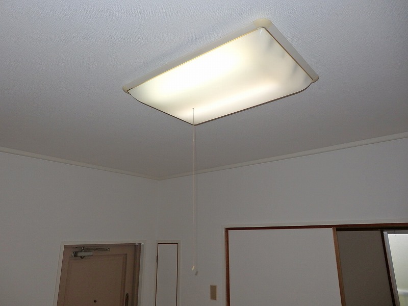 その他　照明器はサービス品です