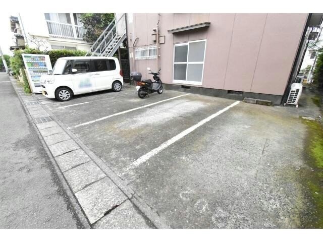 【大崎アパートの駐車場】