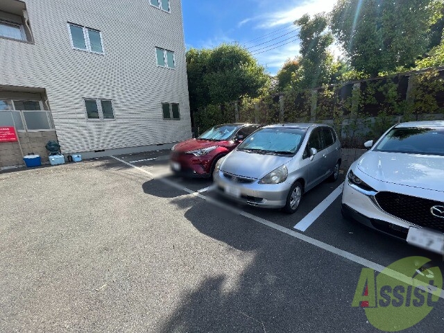 【西宮市仁川町のマンションの駐車場】