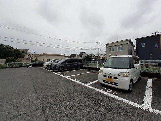 【井ノ口ハイツの駐車場】