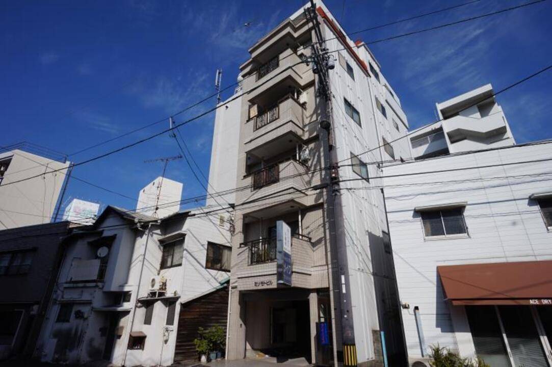 松山市柳井町のマンションの建物外観