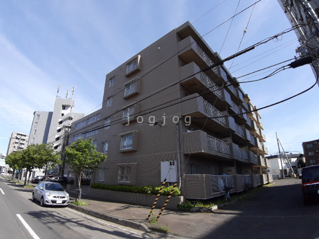 札幌市豊平区美園十一条のマンションの建物外観