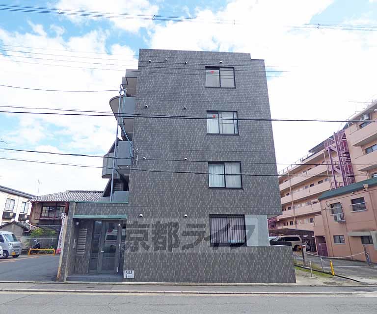 京都市中京区聚楽廻西町のマンションの建物外観