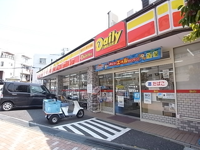 コンビニ　デイリーヤマザキ（コンビニ）まで715m
