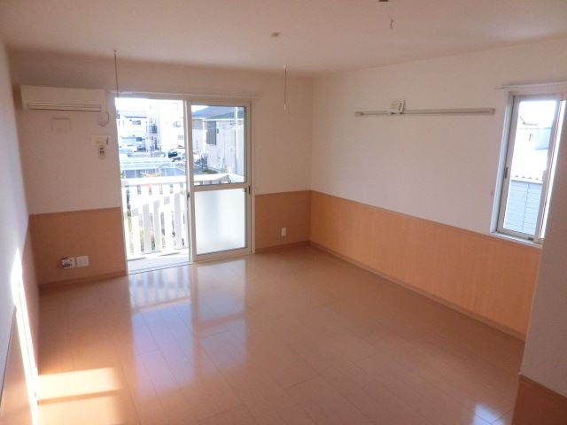 居室・リビング　角部屋２面採光で明るいお部屋です