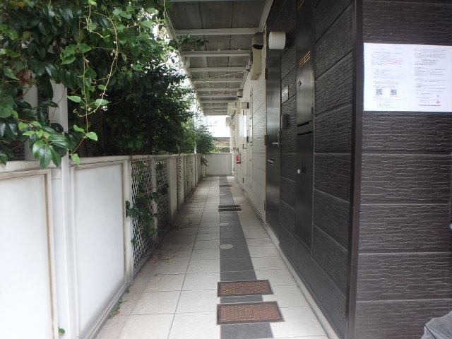 エントランス　落ち着いたエントランスです