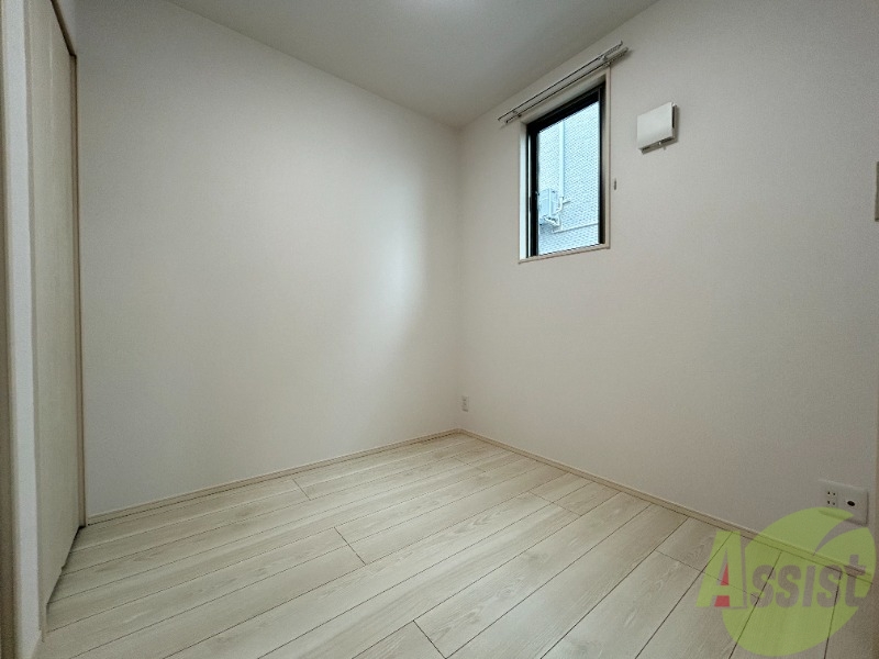 その他部屋・スペース　寝室になりそうな洋室です。シンプルで落ち着きますね。