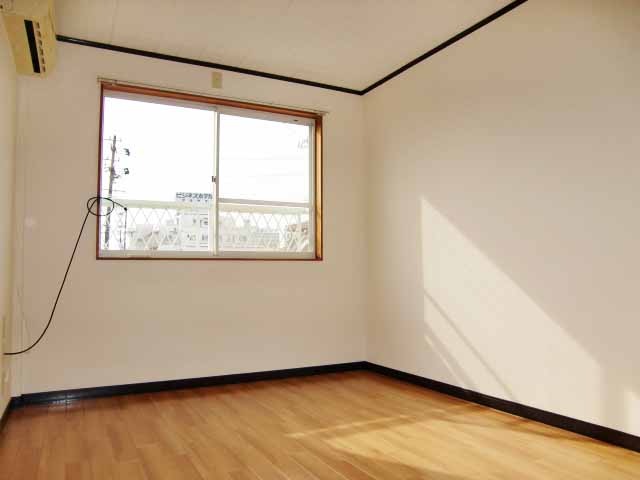 居室・リビング　６帖の洋室♪