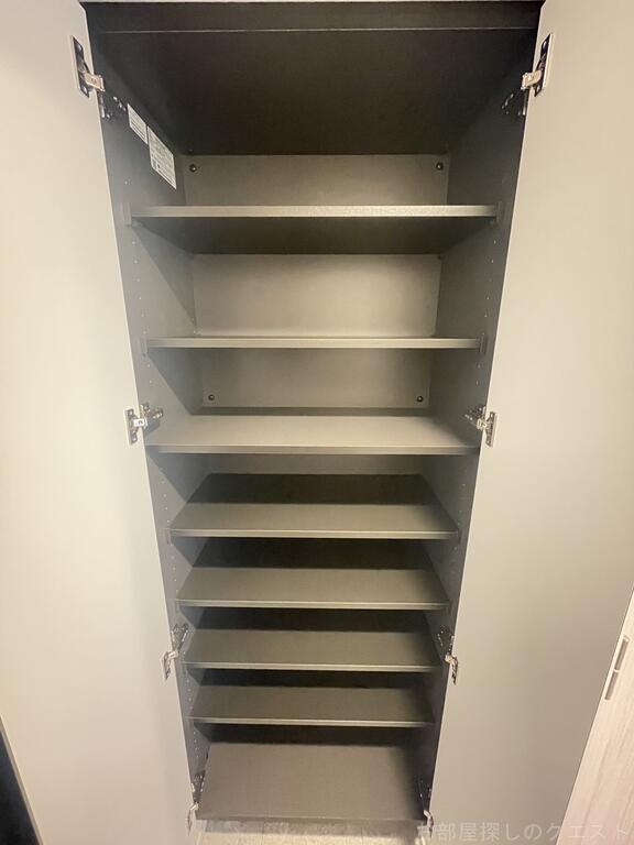 玄関　（写真は同タイプ）