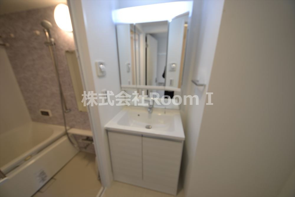 洗面設備　スペースが確保できる洗面所です