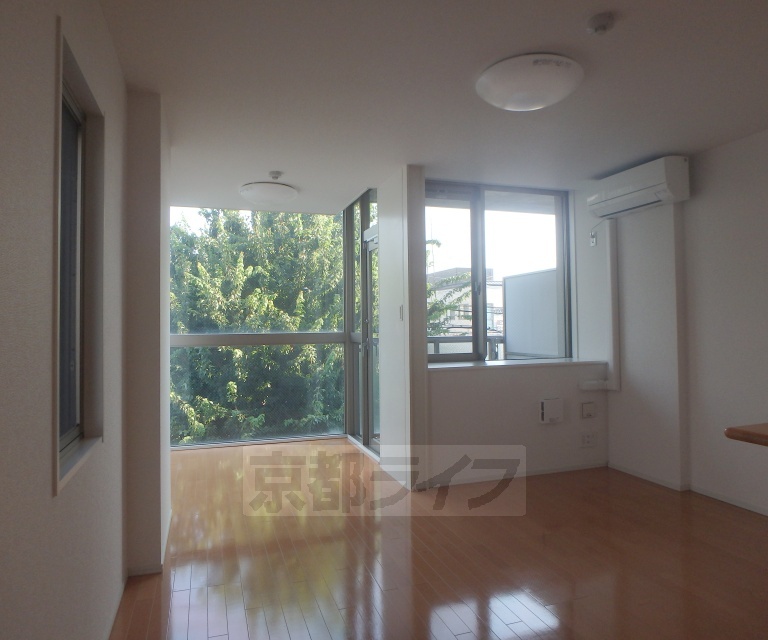 居室・リビング　日当たりの良いキレイなお部屋です。