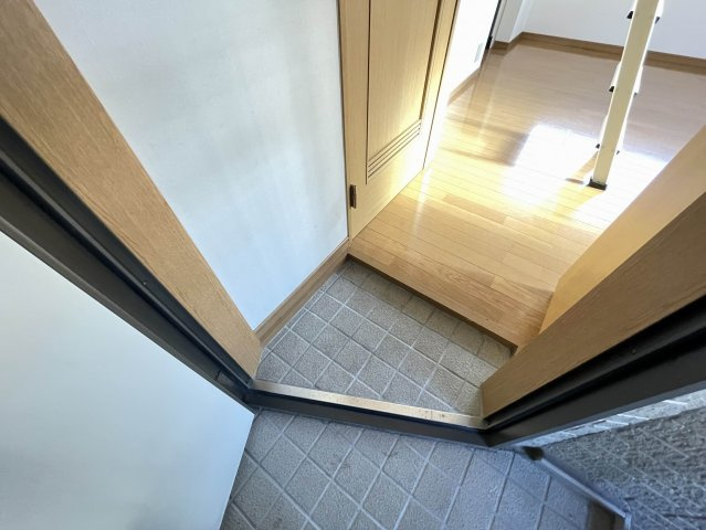 玄関　反転間取り、室内写真