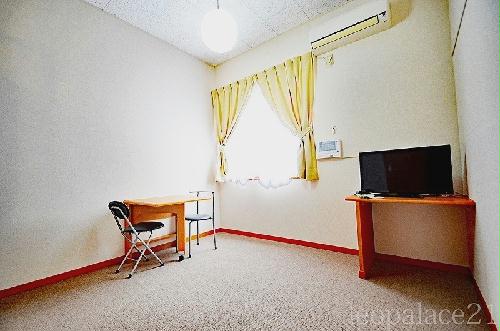 居室・リビング　天井が高く開放的