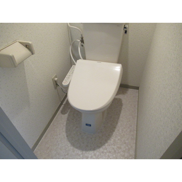 トイレ　温水洗浄便座付き