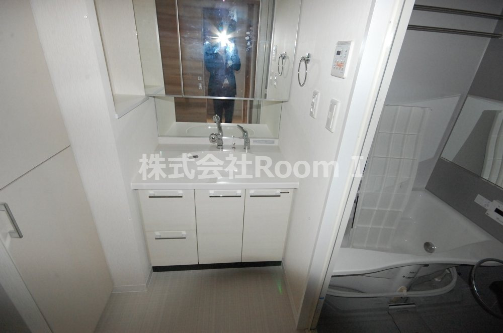 洗面設備　独立洗面化粧台付き