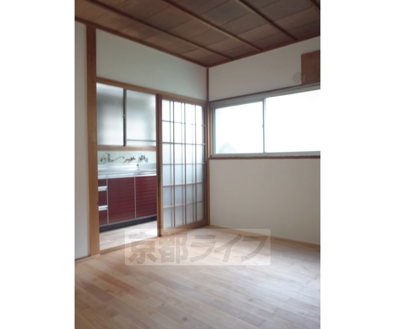 上賀茂狭間町貸家の居間写真