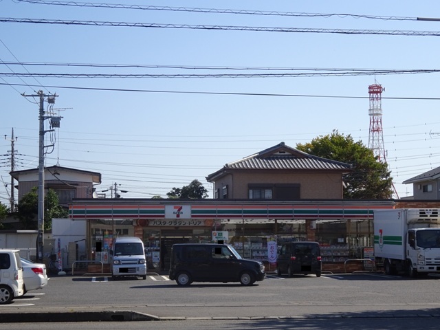 コンビニ　セブンイレブン下館駅南口店（コンビニ）まで304m