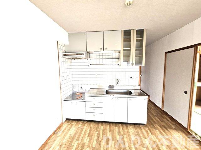 キッチン　コンパクトなキッチンで掃除もラクラク