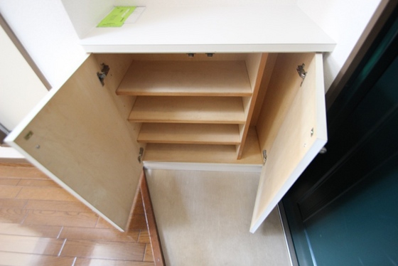 玄関　※他のお部屋の写真です。