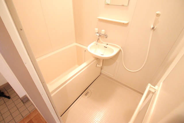 バス・シャワールーム　※他のお部屋の参考写真です