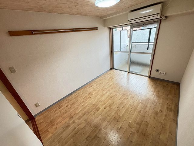 居室・リビング　別号室の写真です