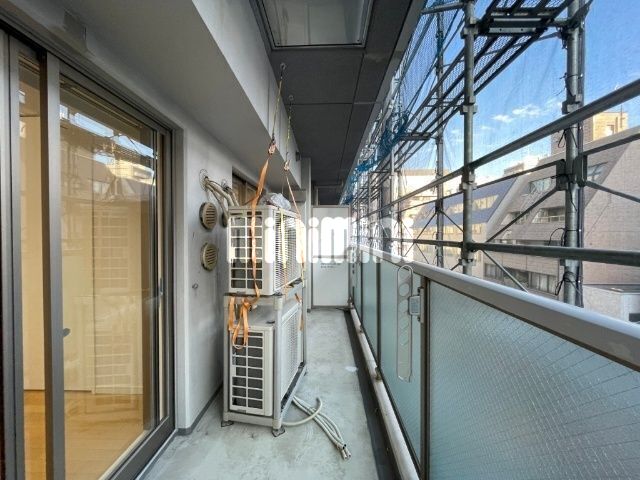 バルコニー　外壁修繕工事中