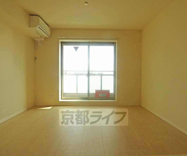 居室・リビング　広々とした室内です。