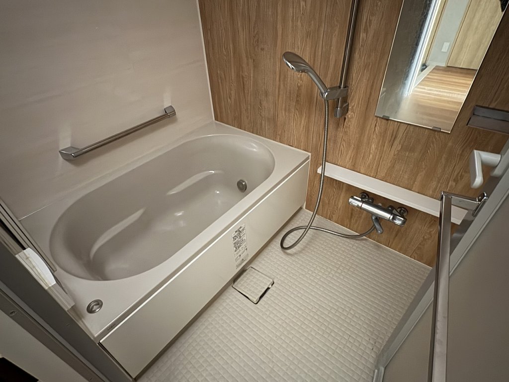 バス・シャワールーム　追焚き・浴室乾燥機付バスルーム