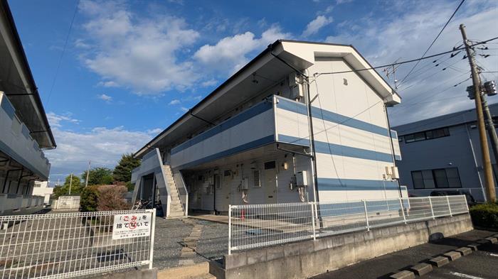 建物外観　ボーダーが特徴的な外観です