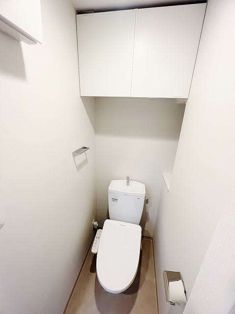 トイレ　暖房便座付きシャワートイレ