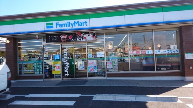 コンビニ　ファミリーマート岸和田上松町店（コンビニ）まで573m