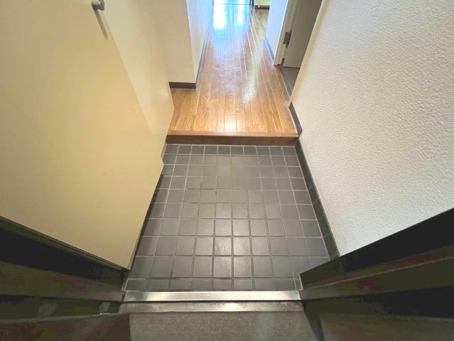 玄関　シューズボックス付の玄関※クリーニング前の写真です