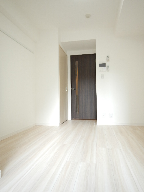 その他部屋・スペース　開放的な寝室です