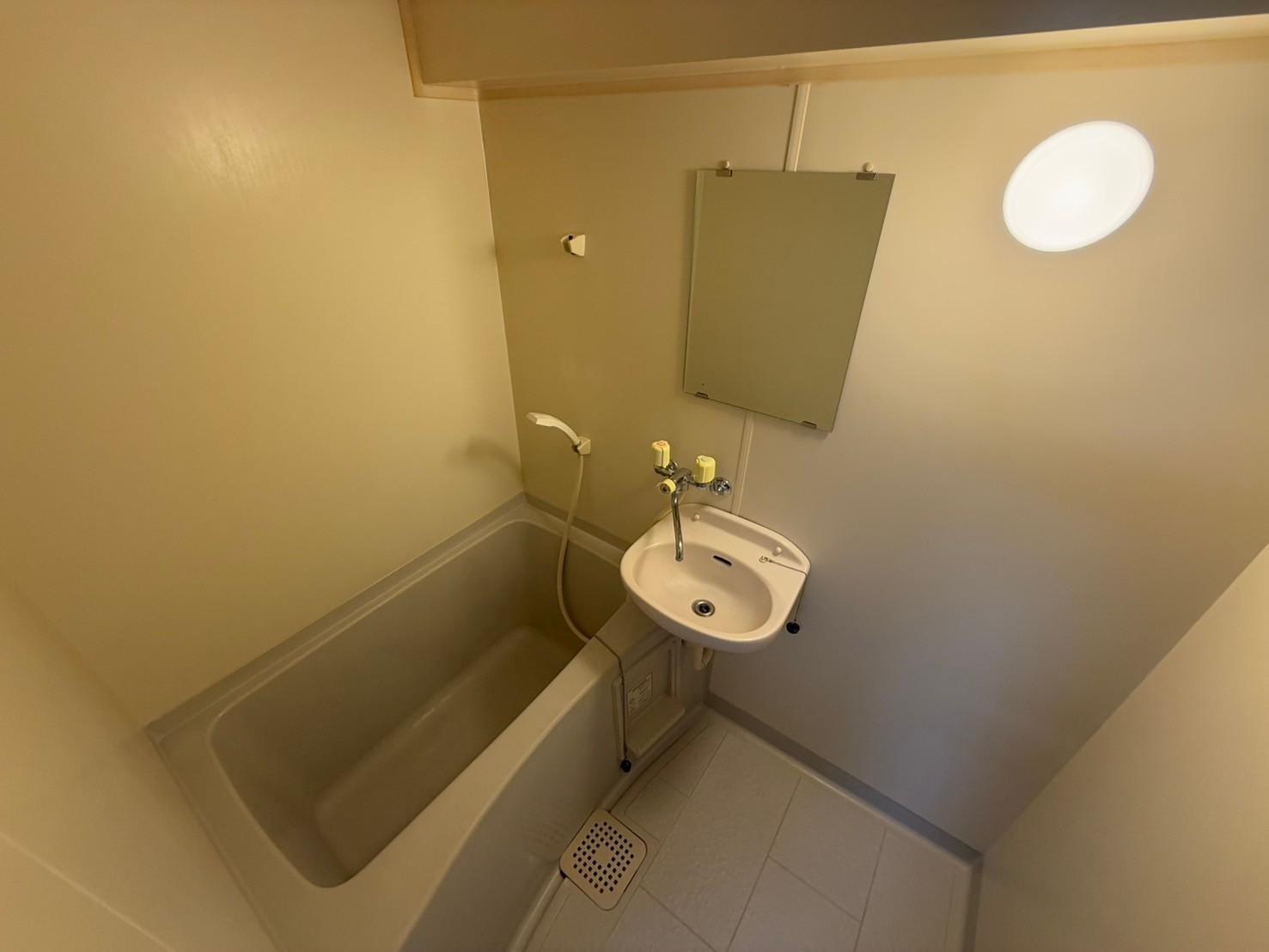 バス・シャワールーム　シャワー付きのお風呂です(参考写真)