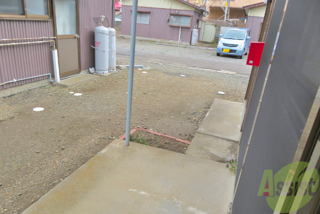 バルコニー　こちらはテラスです。タイヤなども置けますよ。