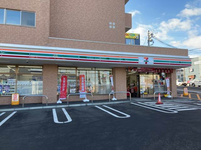 コンビニ　セブンイレブン（コンビニ）まで454m