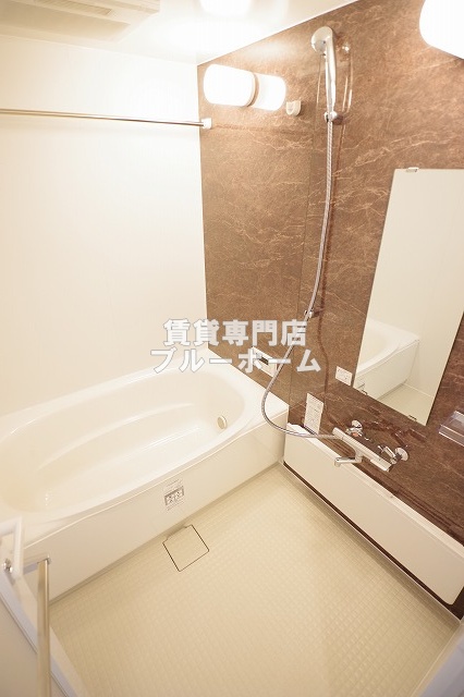 バス・シャワールーム　追い焚き・浴室乾燥機付き！