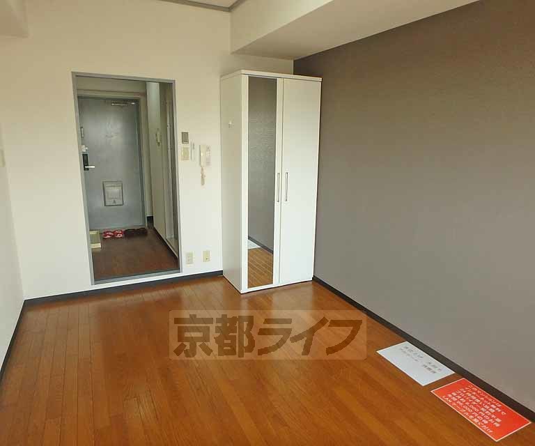 居室・リビング　綺麗に改装されています