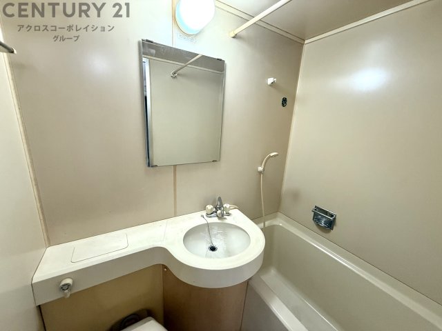 洗面設備　浴室内に洗面台付き！