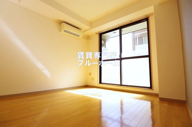 居室・リビング　7帖の明るい洋室！