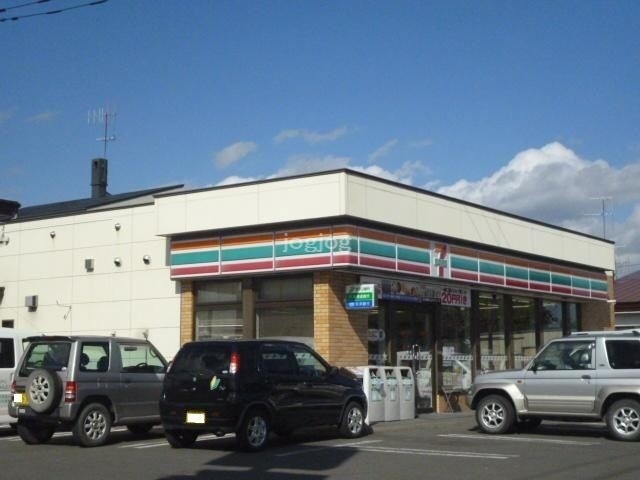 コンビニ　セブンイレブン北見桜町店（コンビニ）まで686m