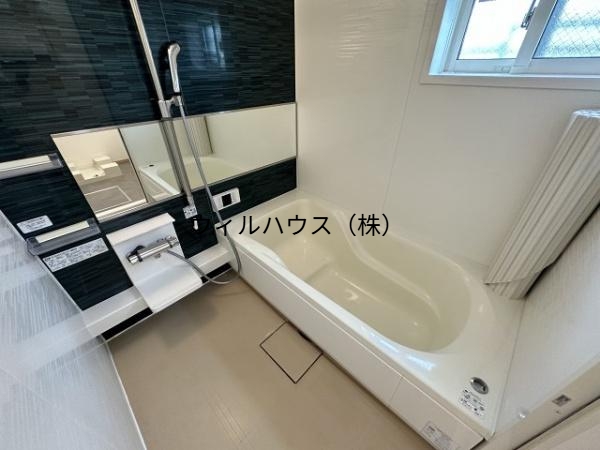 バス・シャワールーム　浴室乾燥機、追焚機能付の広々バスルーム！