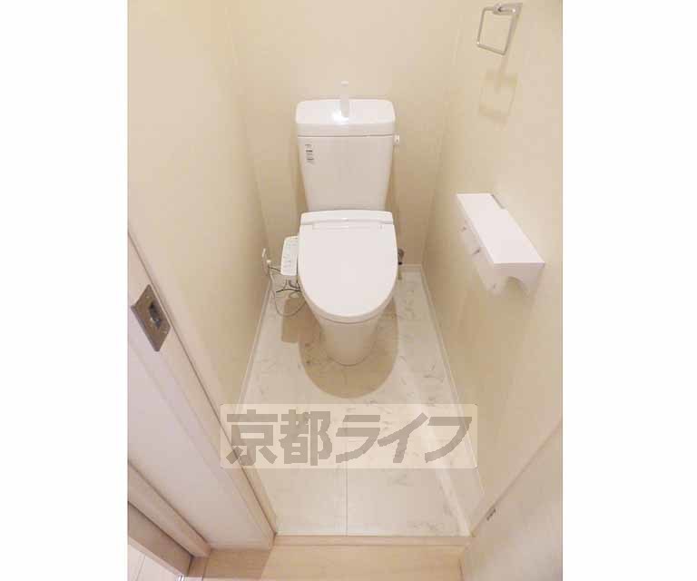 トイレ　ウォシュレットつき。