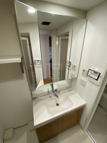 洗面設備　アーバネックス心斎橋　独立洗面化粧台