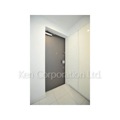 玄関　同タイプ9階のお部屋を撮影。仕様が異なることがあります。