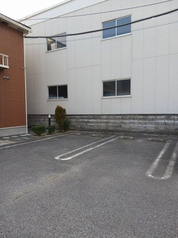 駐車場　駐車場があるので、車を買う予定の方も安心です