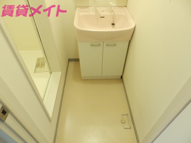 洗面設備　同物件別室写真
